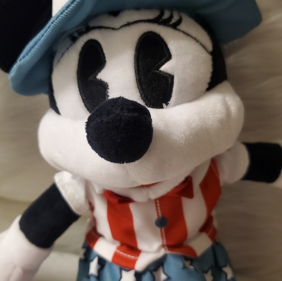 Minnie Mouse Vintage look doll - Picture 7 of 9